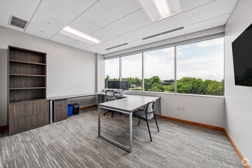 More Photos Of N16W23217 Stone Ridge Dr, Waukesha Office For Sale