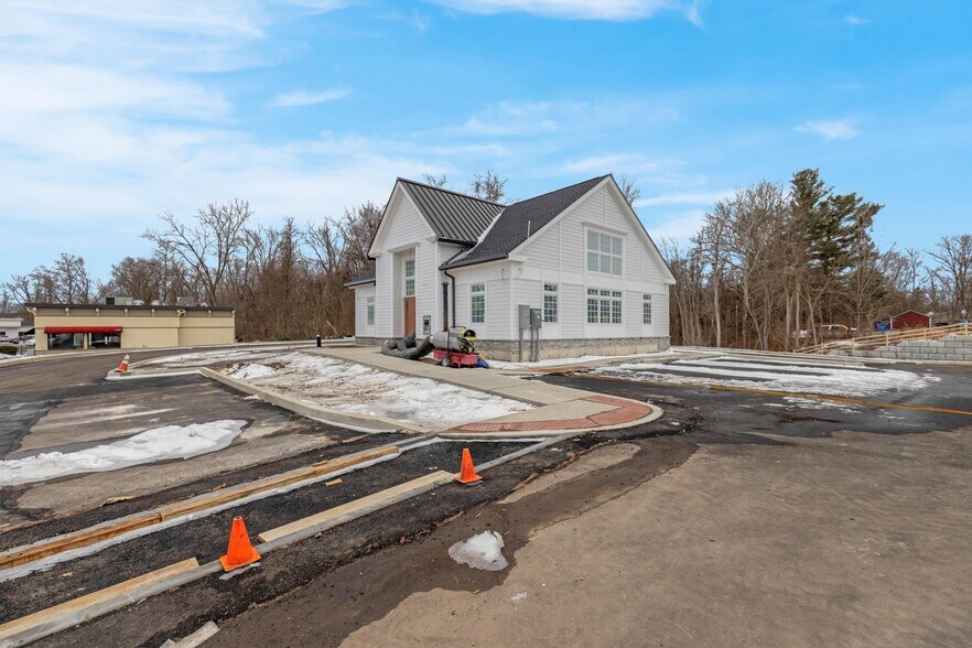 More Photos Of 2815 Main St, Glastonbury Freestanding For Sale