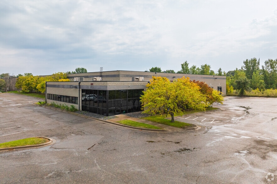 Primary Photo Of 900 Mckinley St, Anoka Manufacturing For Sale