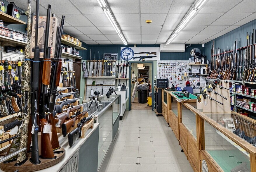 More Photos Of 23 W Main St, Canton Flex For Sale