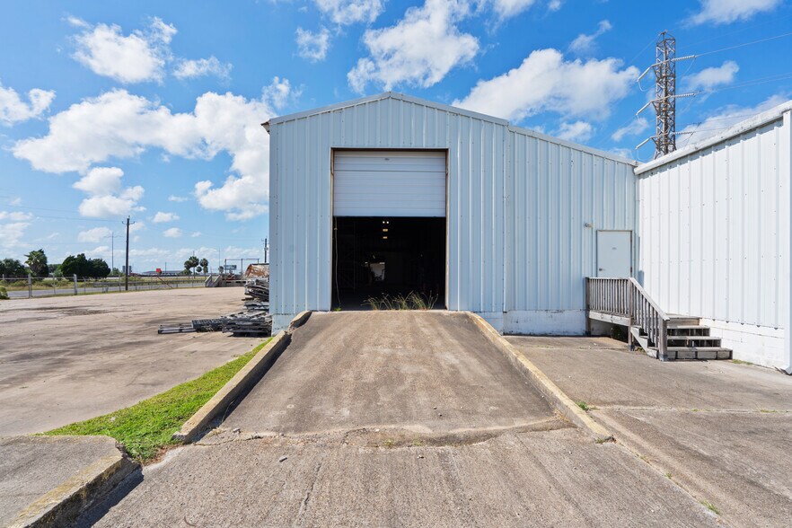 More Photos Of 8602 Broadway St, Galveston Warehouse For Sale