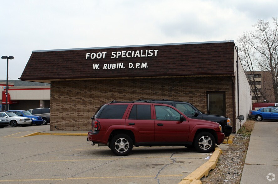 More Photos Of 31040-31046 Utica Rd, Fraser Office Residential For Lease