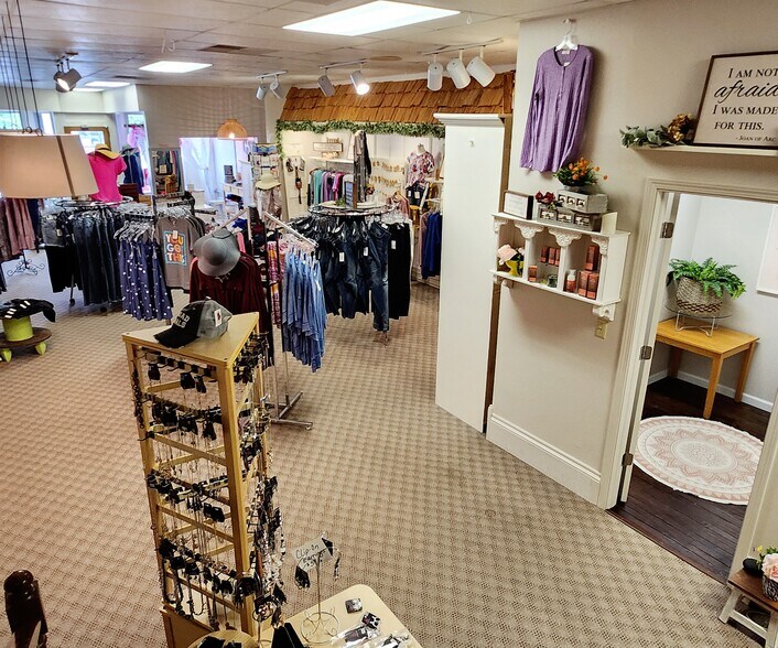 More Photos Of 424 Main St, Edmore Storefront For Sale