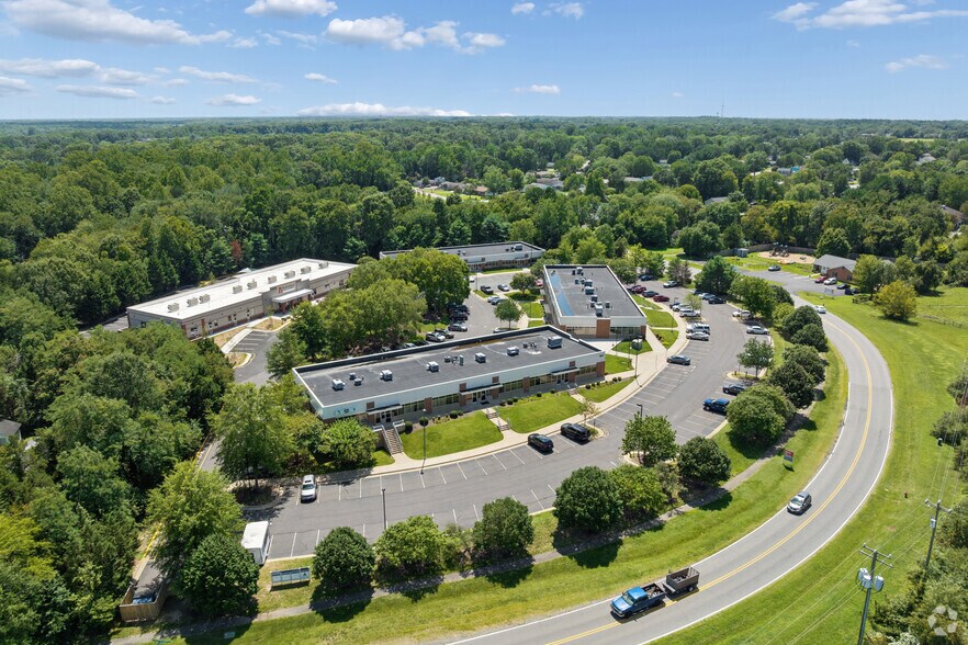 More Photos Of 927 Maple Grove Dr, Fredericksburg Unknown For Lease