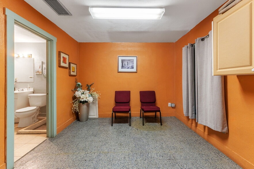 More Photos Of 2506 9th St, Bradenton Freestanding For Sale