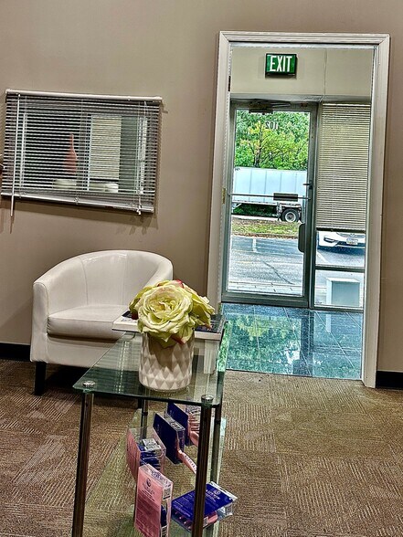 More Photos Of 2301 Dorsey Rd, Glen Burnie Office Residential For Lease