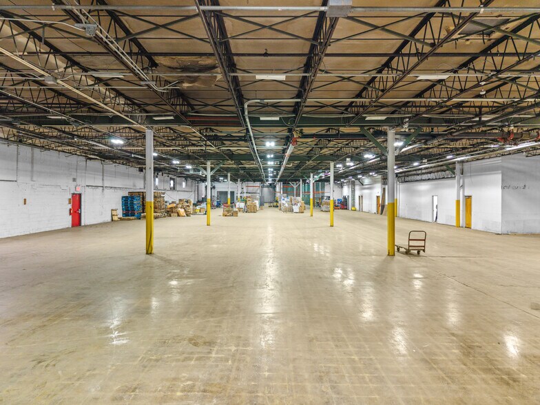 More Photos Of 3949 Austin Blvd, Island Park Warehouse For Sale