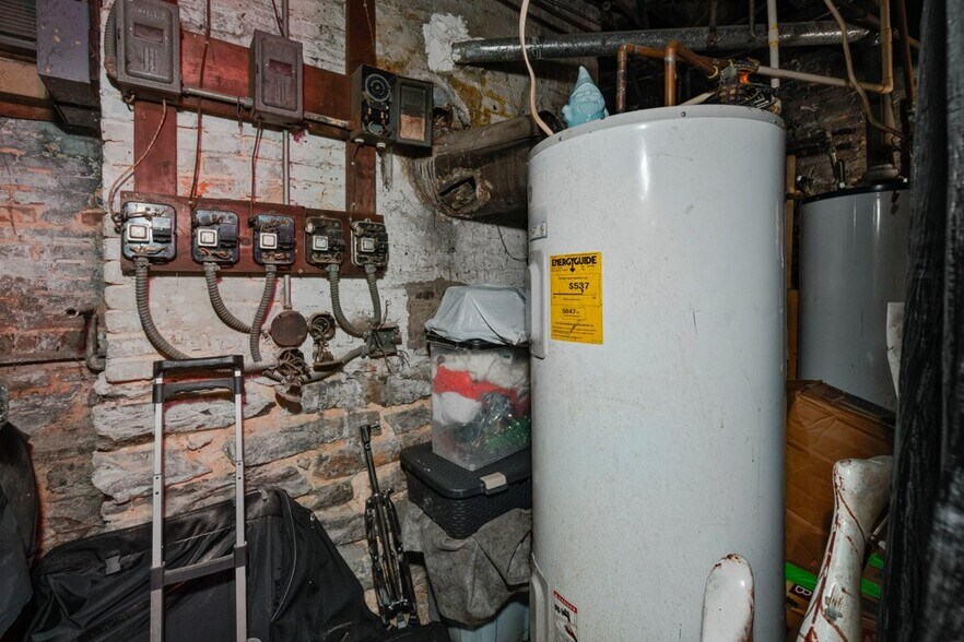 More Photos Of 2112 N Charles St, Baltimore Office For Sale