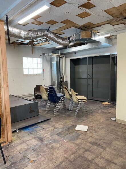 More Photos Of 16 Orchard St, East Hartford Storefront For Lease