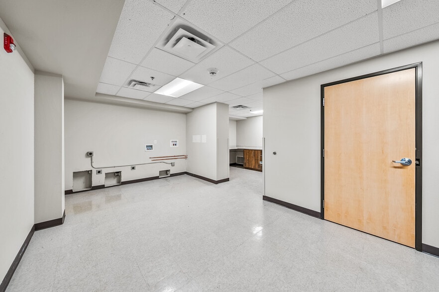 More Photos Of 2166 NW Vine St, Grants Pass Medical For Sale