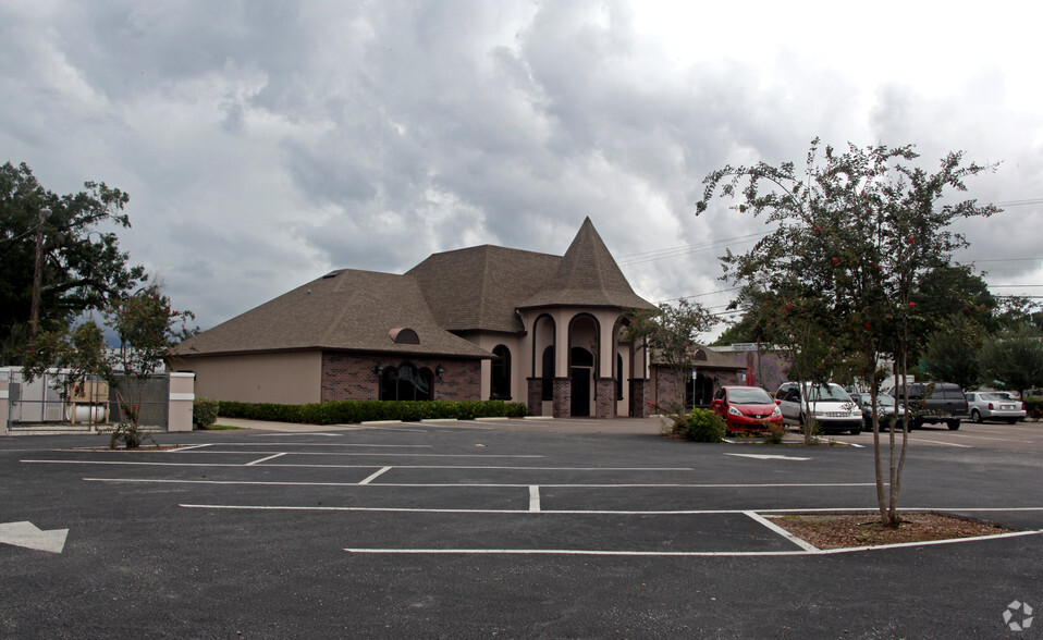 Primary Photo Of 6900 N Nebraska Ave, Tampa Funeral Home For Lease