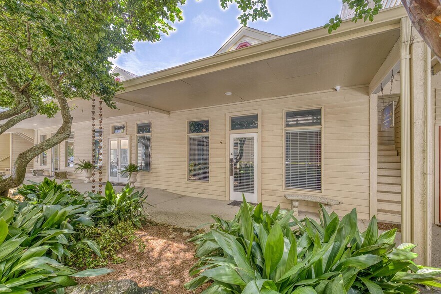 More Photos Of 913 Gulf Breeze Pky, Gulf Breeze Storefront Retail Office For Sale
