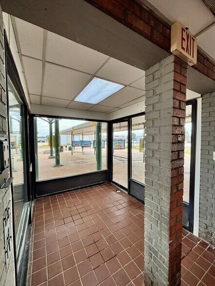 More Photos Of 210 W Calhoun St, Bruce Fast Food For Sale