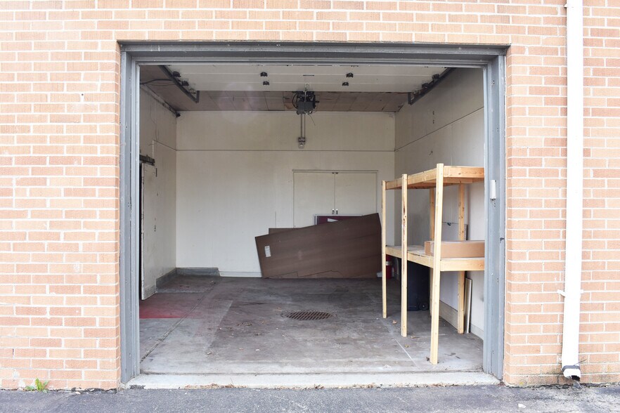 More Photos Of 19 N Arch St, Janesville General Retail For Lease