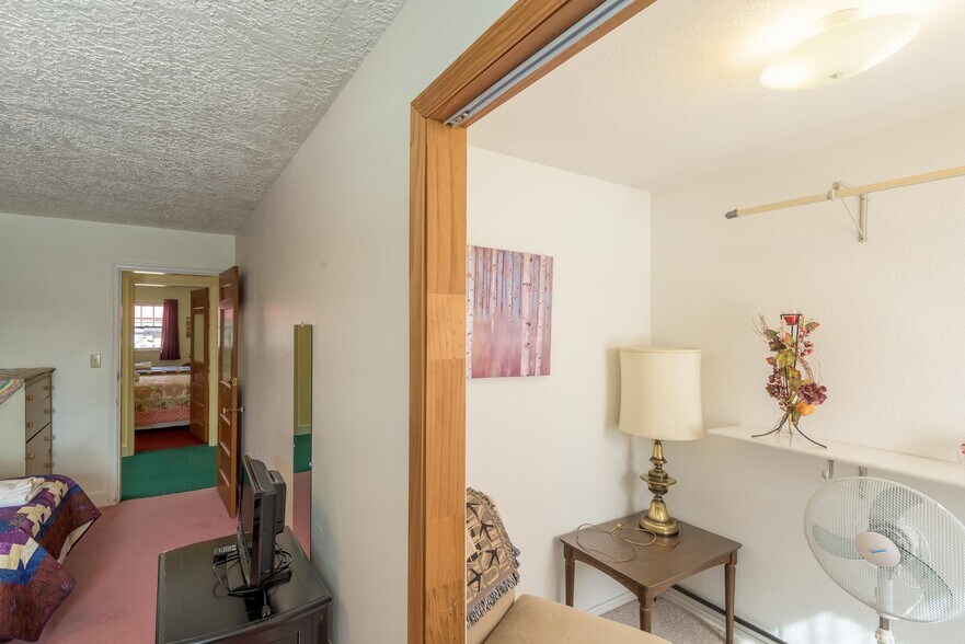 More Photos Of 21 E Pine, Pinedale General Retail For Sale