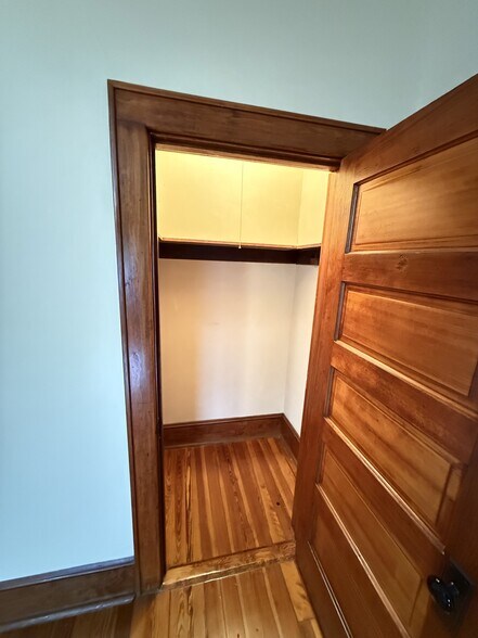 More Photos Of 224 NW 2nd Ave, Gainesville Office Residential For Lease