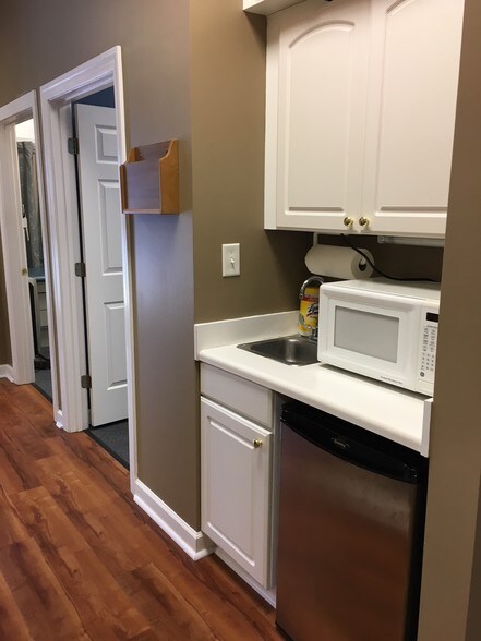 More Photos Of 1000 Bearcat Way, Morrisville Flex For Lease