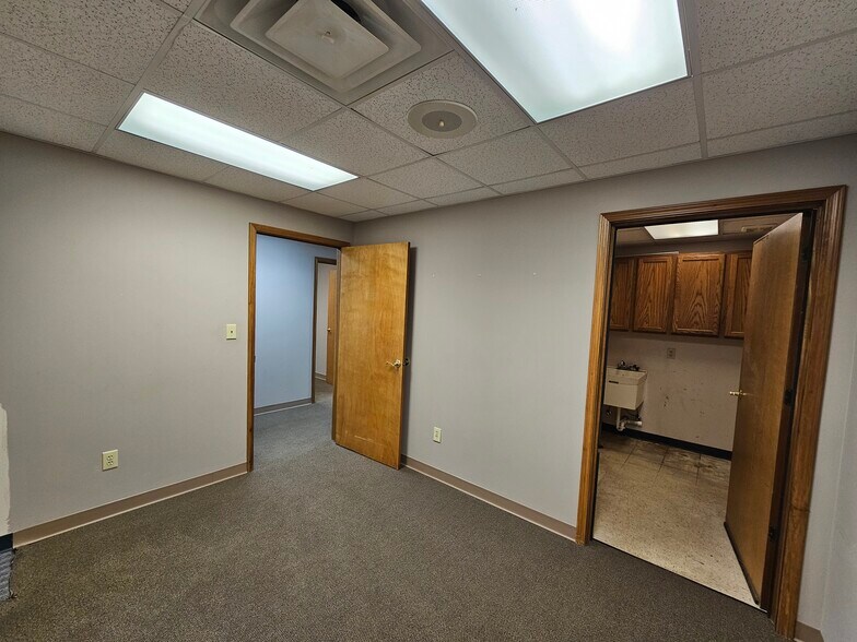 More Photos Of 30 Spring Mill Ct, Mooresville Office For Lease