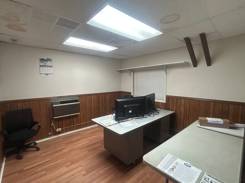 More Photos Of 1921 N Harrison Ave, Pocatello Flex For Sale
