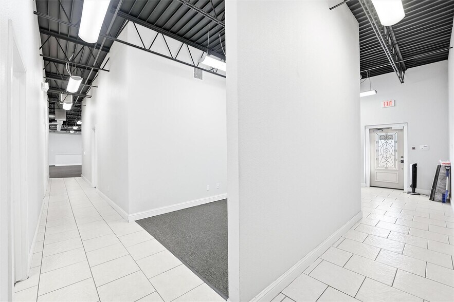 More Photos Of 1300 E Belknap St, Fort Worth Showroom For Sale