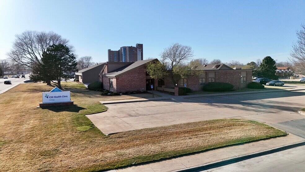 Primary Photo Of 620 N Alpha St, Grand Island Medical For Sale