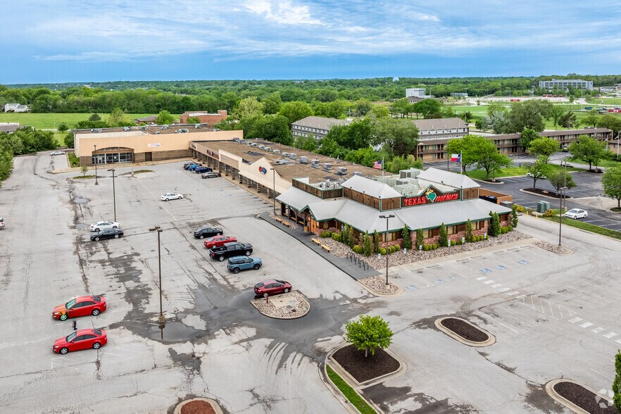 More Photos Of 2329 S Iowa St, Lawrence Freestanding For Sale