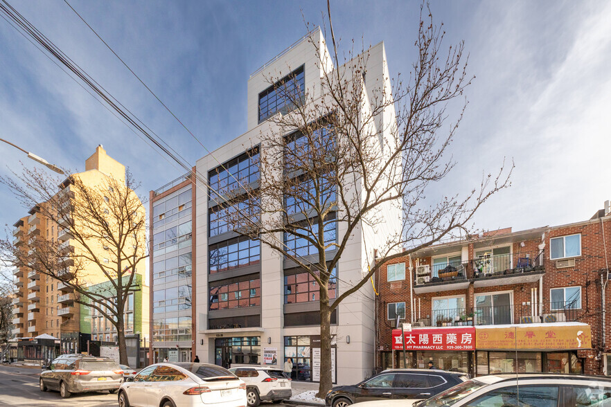 Primary Photo Of 13320 41st Rd, Flushing Medical For Sale