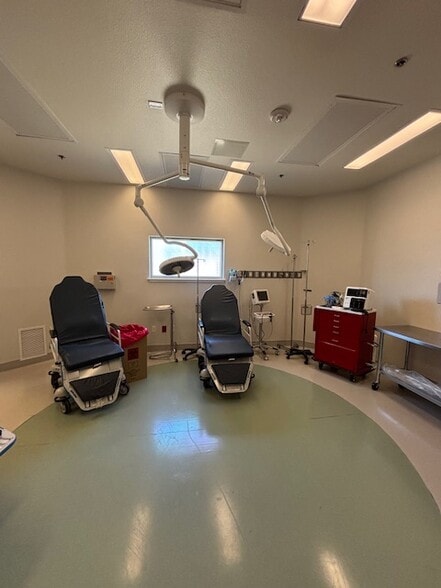 More Photos Of 801 E Debbie Ln, Mansfield Medical For Lease