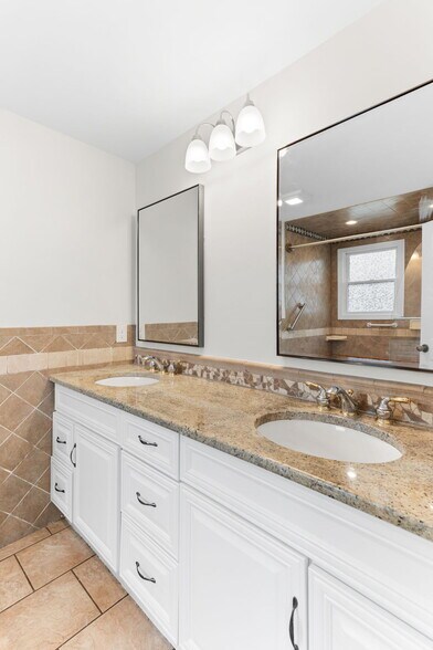 More Photos Of 280 Washington St, North Easton Flex For Sale