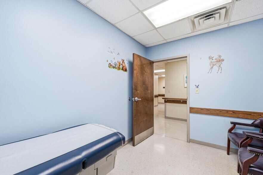 More Photos Of 329 Wesley St, Johnson City Medical For Sale