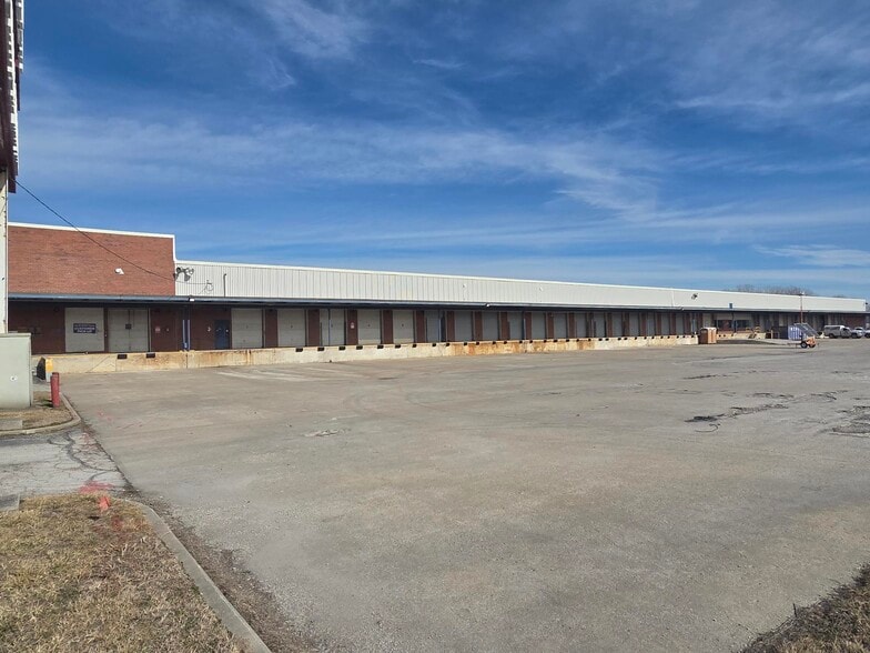 More Photos Of 3630 E Front St, Kansas City Warehouse For Lease