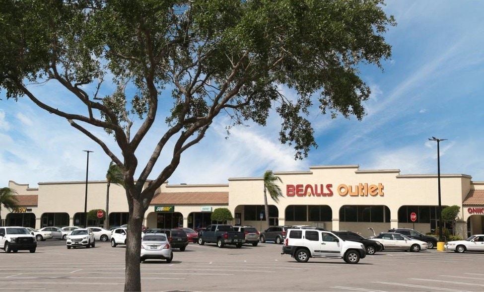 More Photos Of 4802-4908 N Kings Hwy, Fort Pierce General Retail For Lease