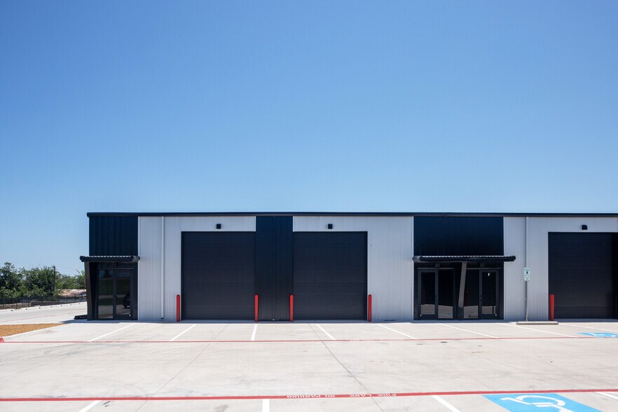 More Photos Of 700 N Jim Wright Fwy, White Settlement Warehouse For Lease