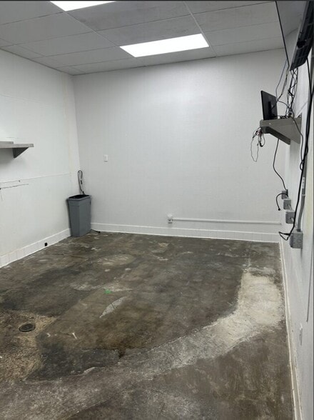 More Photos Of 2181 W Washington Blvd, Los Angeles Unknown For Lease