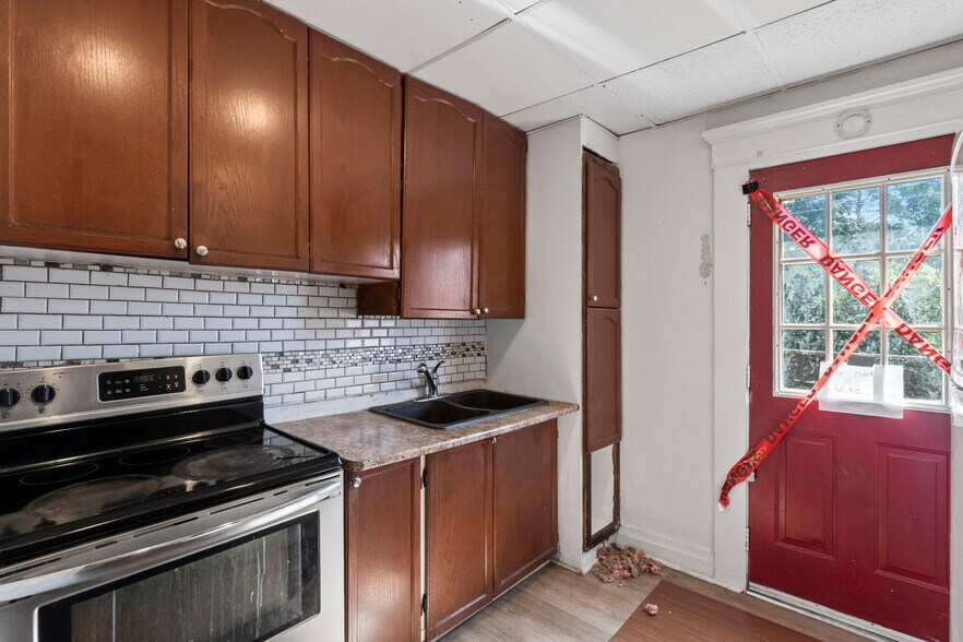 More Photos Of 541 Aylmer St N, Peterborough Apartments For Sale