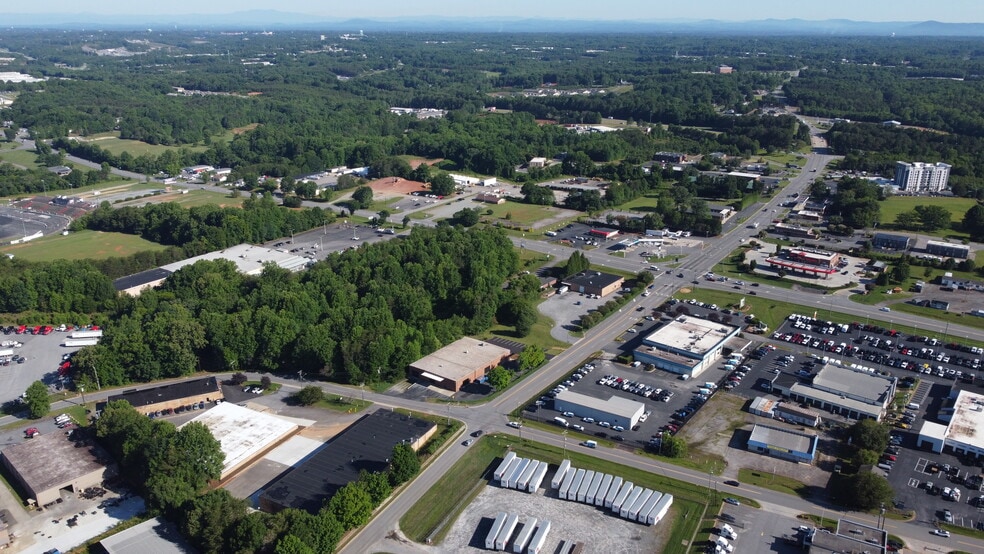 More Photos Of 3350 20th Ave SE, Newton Industrial For Lease