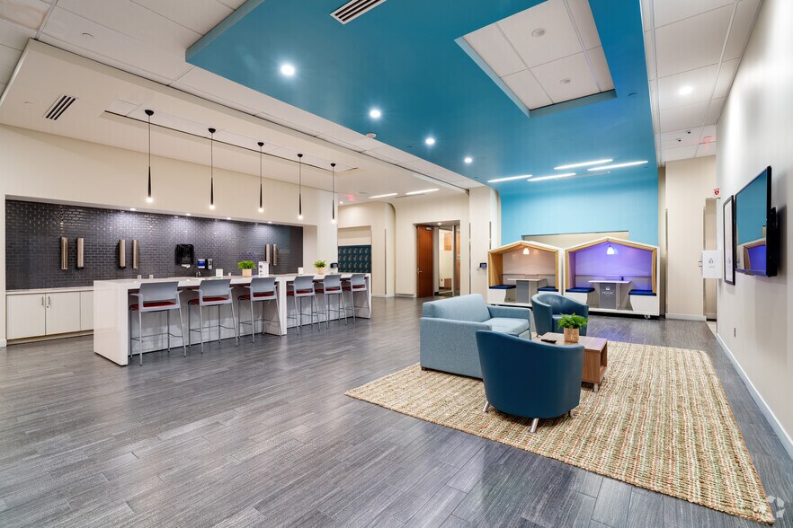 More Photos Of 9395 S John Young Pky, Orlando Office For Lease