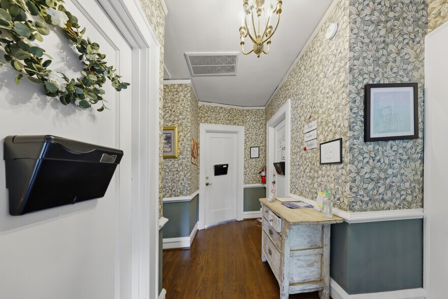 More Photos Of 18697 Forest Rd, Lynchburg Office For Sale
