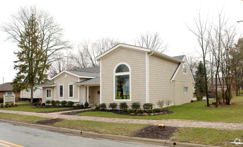 Primary Photo Of 4120 Main St, Hilliard Freestanding For Sale