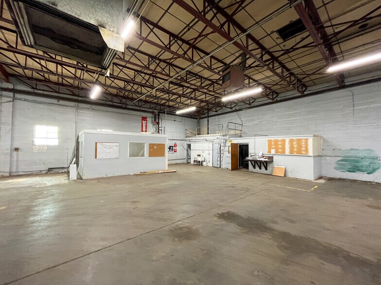 More Photos Of 141 S. Ellis, Wichita Warehouse For Lease
