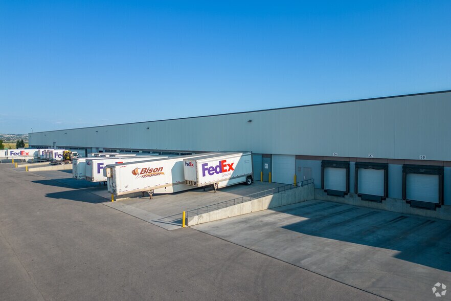 More Photos Of 566 Aero Dr NE, Calgary Industrial For Sale