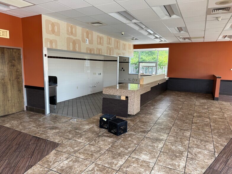 More Photos Of 855 S Broadway, Wind Gap General Retail For Lease