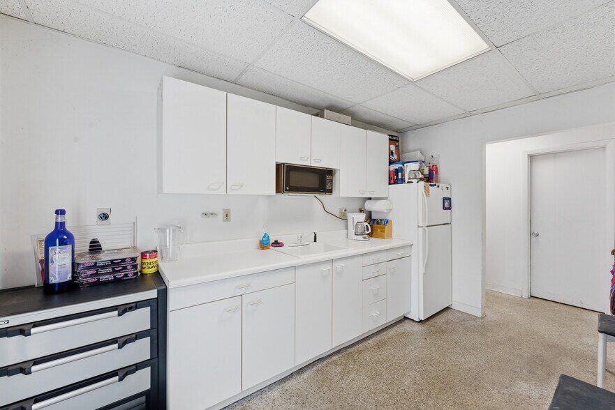 More Photos Of 222 N King St, Northampton General Retail For Sale