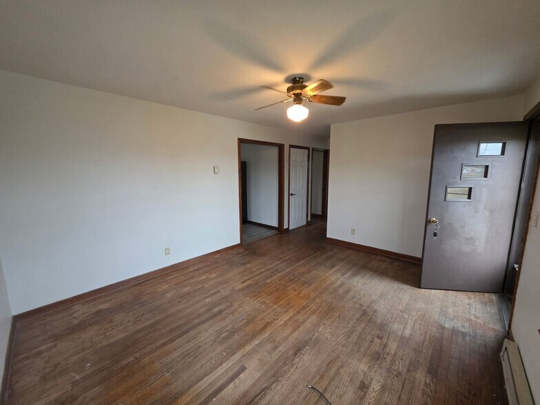 More Photos Of 422 Cleburne Blvd, Dublin Flex For Lease