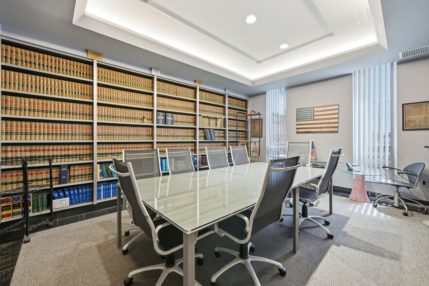 More Photos Of Sans Souci Blvd, Miami Office For Sale