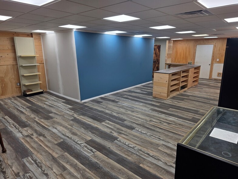 More Photos Of 2001 9th St, Bradenton Freestanding For Lease