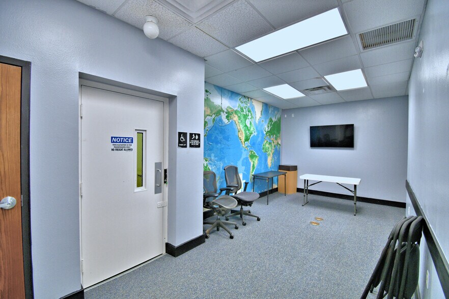More Photos Of 43344 Highway 27, Davenport Coworking Space
