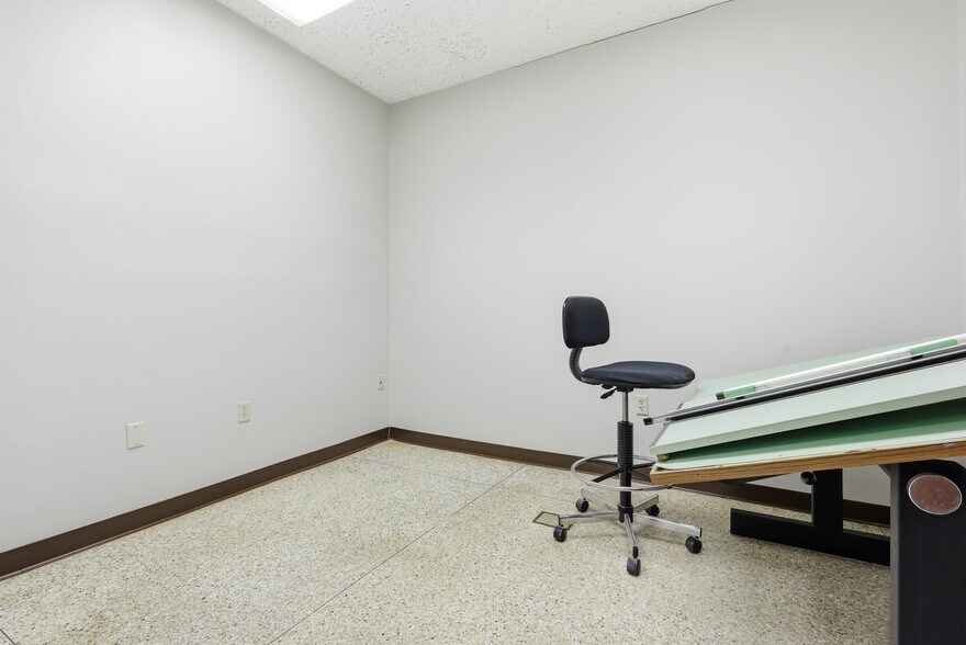 More Photos Of 106 S Texas Ave, Greenville Office For Sale