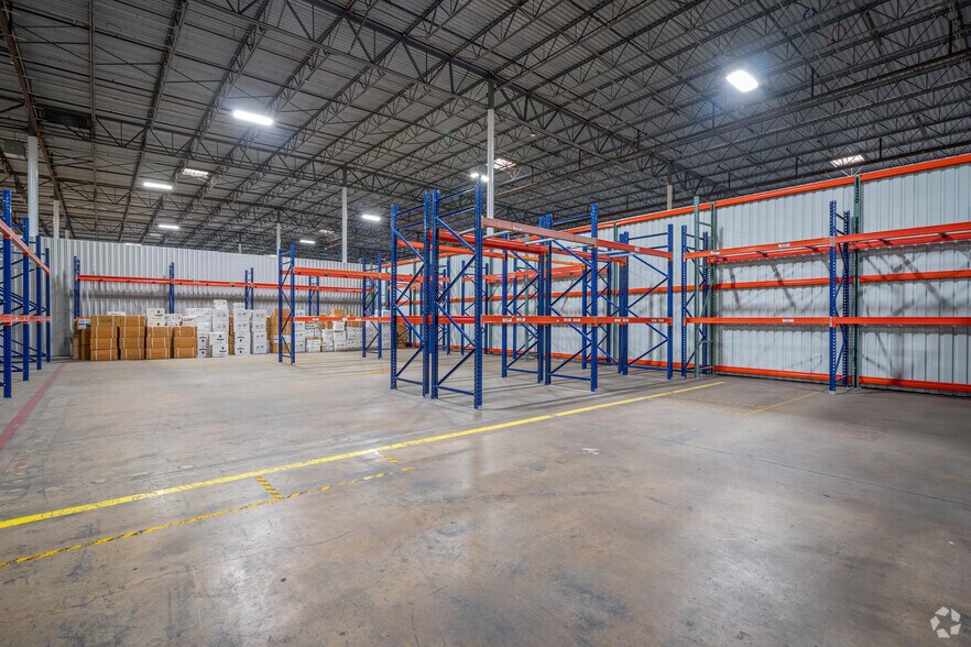 More Photos Of 7250 W 43rd St, Houston Warehouse For Lease