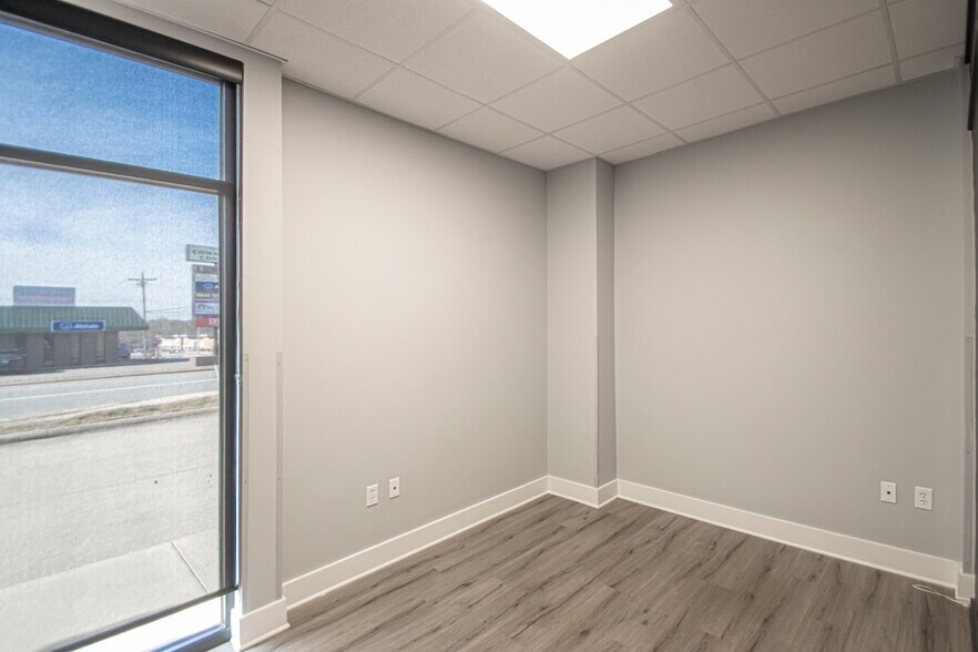 More Photos Of 5206 Highway 5 N, Bryant Office For Sale